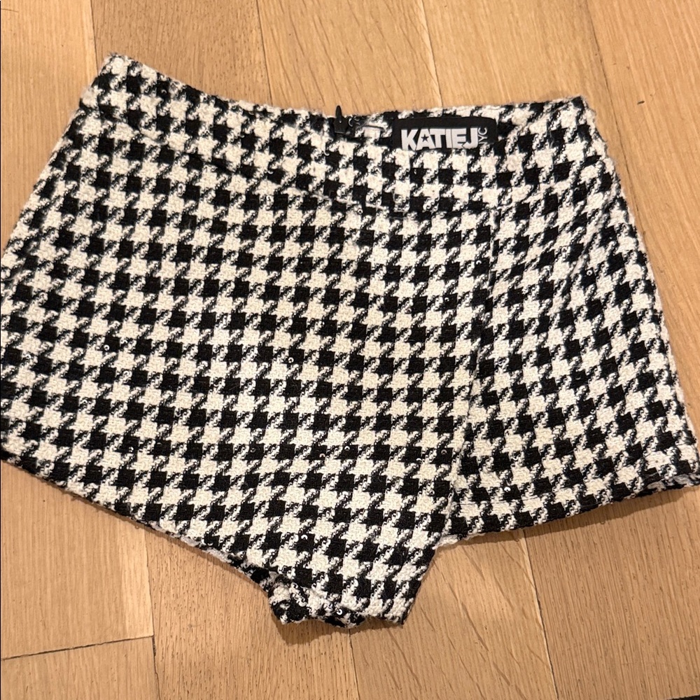 Katie J  NYC Black and White Houndstooth Girls Skort